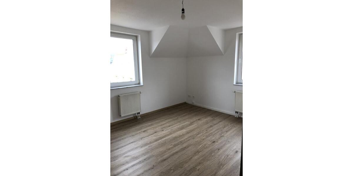 Etagenwohnung Mittweida - 5 Zimmer, 112 m&sup2;, 950&euro; | Angebot:25960902