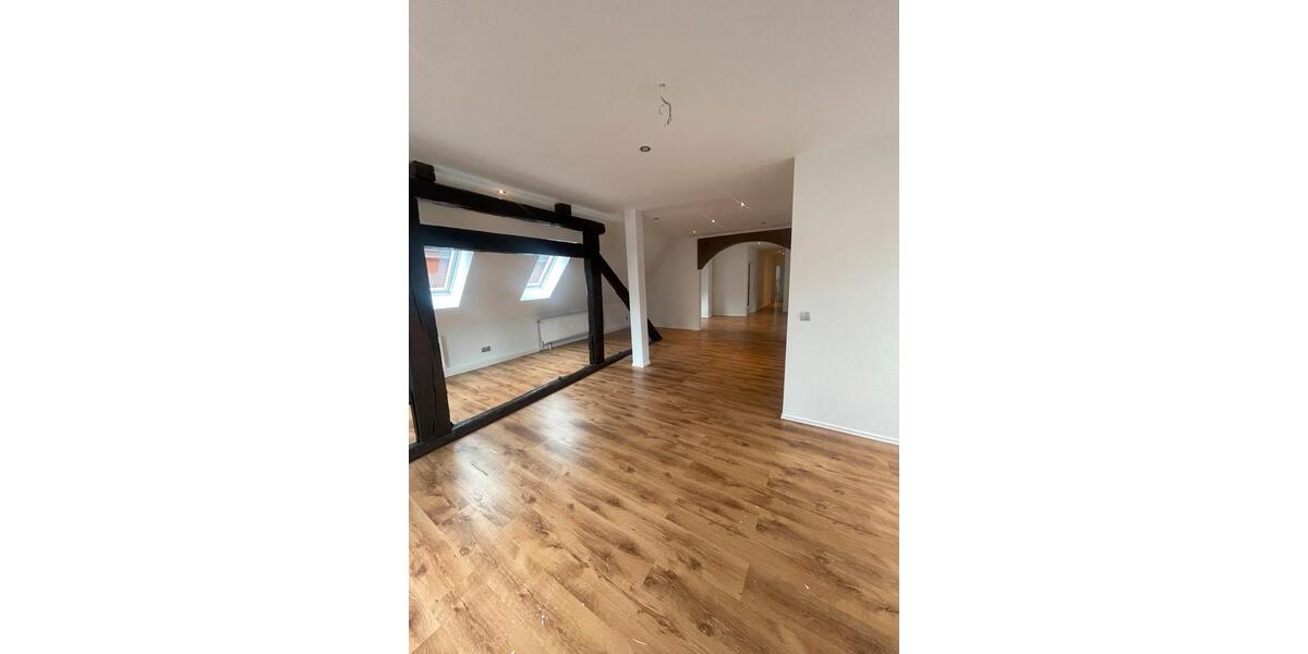 Altstadtjuwel im DG – 126 m² mit Sichtbalken, sofort bezugsfrei 4 zimmer