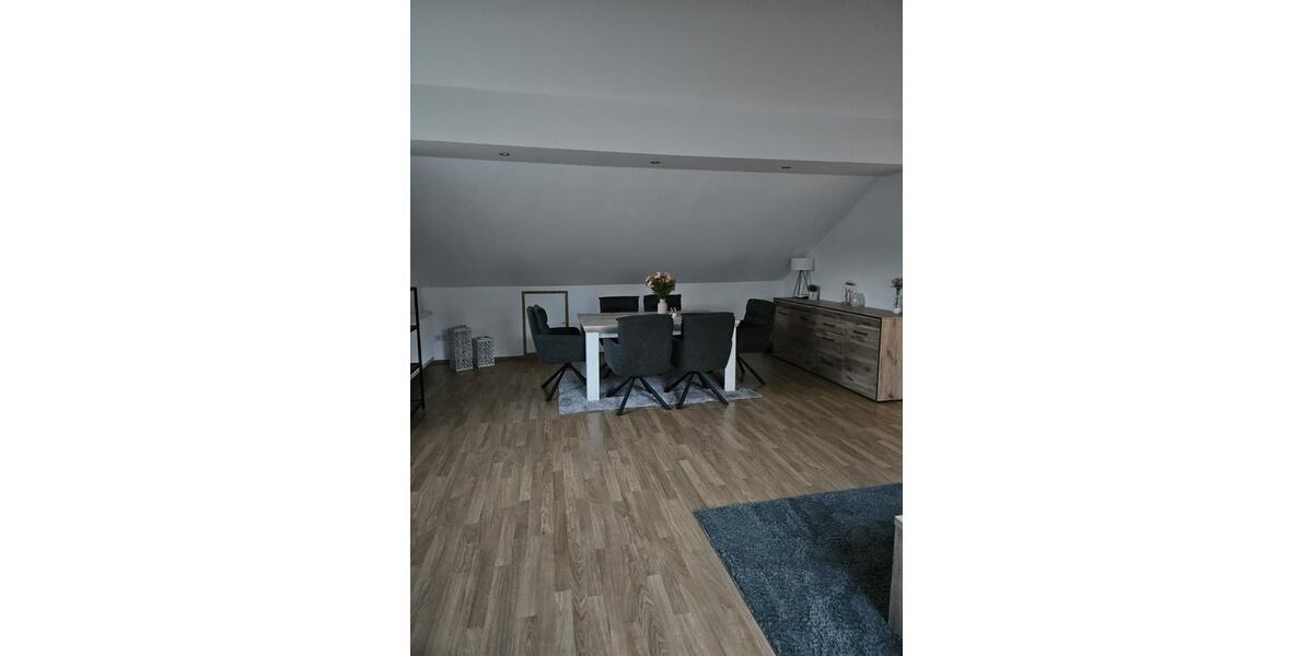 Dachgeschoßwohnung Lügde - 3 Zimmer, 75 m&sup2;, 430&euro; | Angebot:26033811