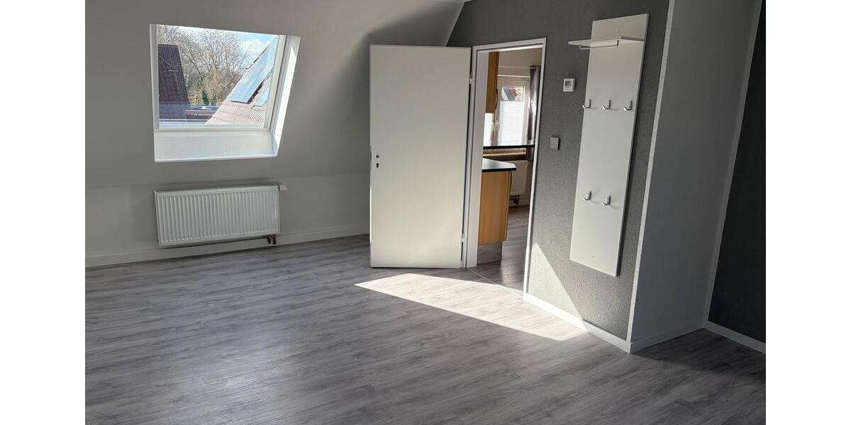 Dachgeschoßwohnung Rastede - 3 Zimmer, 80 m&sup2;, 700&euro; | Angebot:26660399
