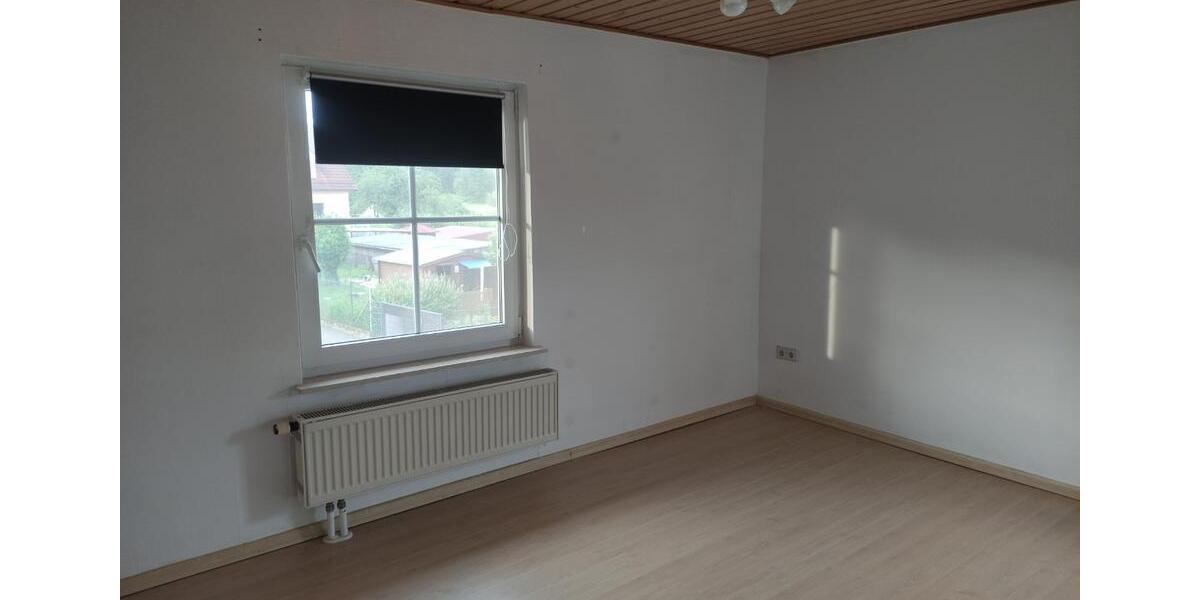 4 Zimmer Wohnung,~90 qm, Küche, Balkon, Stellplatz, Garten, Wanne 4 zimmer