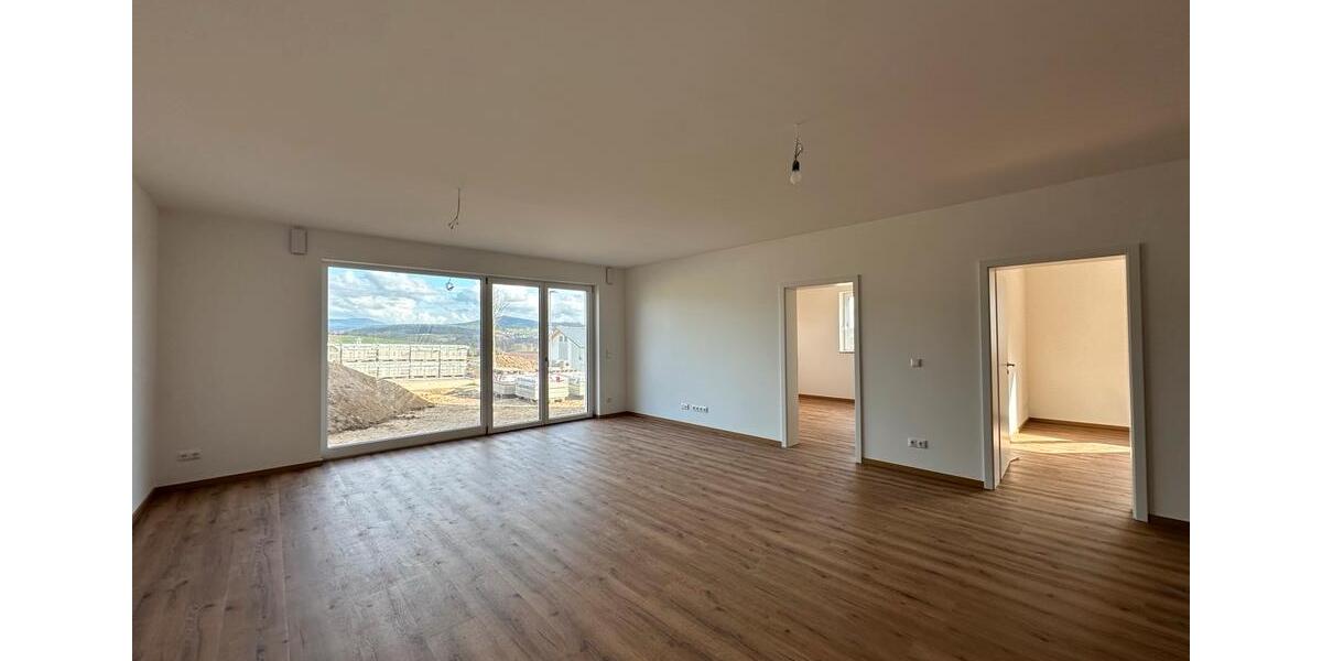 Erdgeschoßwohnung Cham - 3 Zimmer, 110 m&sup2;, 1.050&euro; | Angebot:25902241