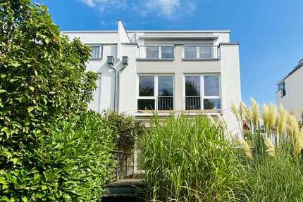 Haus zum Mieten in Kastel 3.250 € 180 m² 6 zimmer