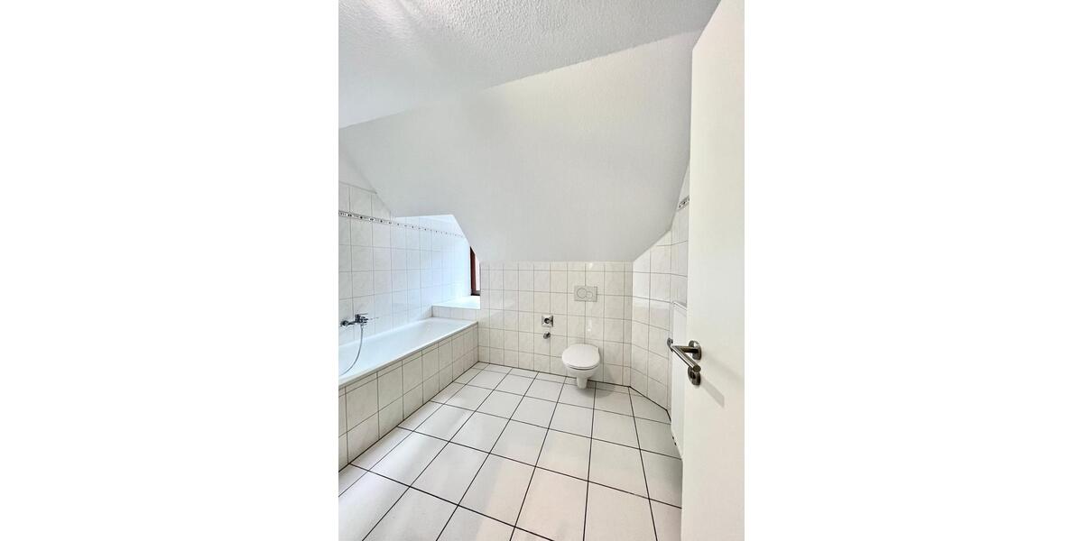 Dachgeschoßwohnung Trier West-Pallien - 4 Zimmer, 127 m&sup2;, 1.580&euro; | Angebot:26279810