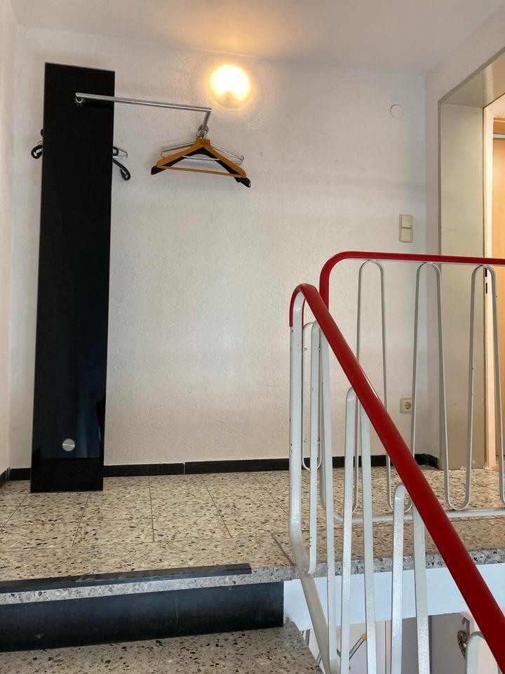 Frisch renovierten 2 Zimmern-Dachgeschoßwohnung