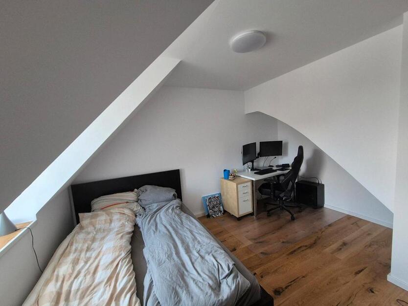 Direkt an Uni! -Zimmer in 3erWG - Zwischenmiete ab 01.9