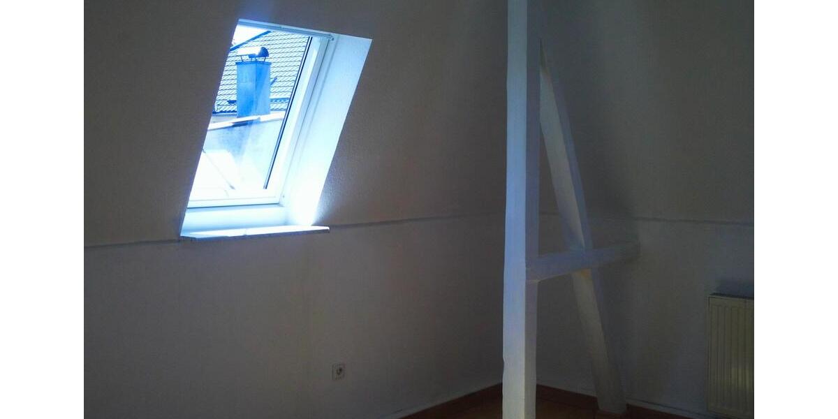 Dachgeschoßwohnung Ellefeld - 3 Zimmer, 72 m&sup2;, 324&euro; | Angebot:26236761
