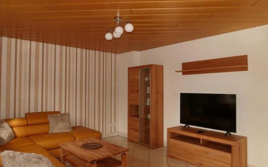 3-Zimmerwohnung mit TV, Wlan,DuscheWc, Küche, Waschmaschine, Parkplatz und Balkon