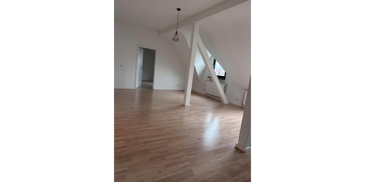 Dachgeschoßwohnung Saarbrücken Eschberg - 3 Zimmer, 95 m&sup2;, 900&euro; | Angebot:24570424