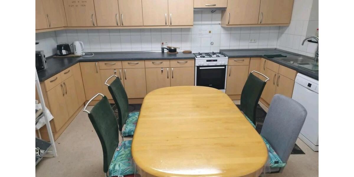 Wohnen auf Zeit Detmold - 7 Zimmer, 11 m&sup2;, 390&euro; | Angebot:26692753