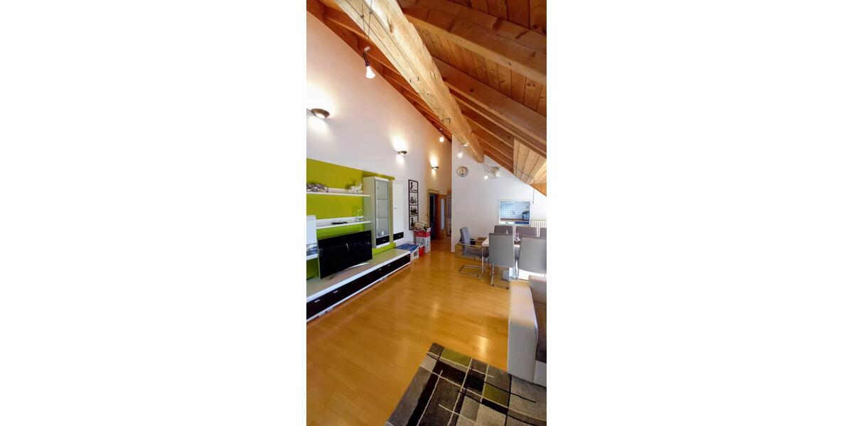 Dachgeschoßwohnung Hepberg - 3 Zimmer, 92 m&sup2;, 1.080&euro; | Angebot:26586622