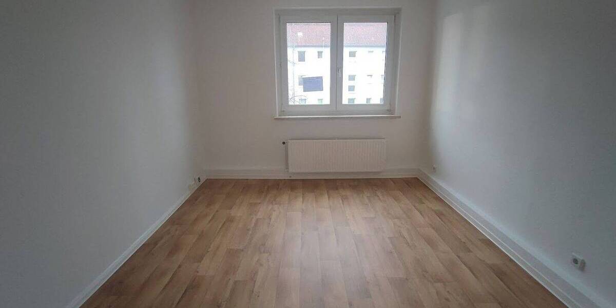 Etagenwohnung Merseburg Kötzschen - 4 Zimmer, 83 m&sup2;, 525&euro; | Angebot:26763550