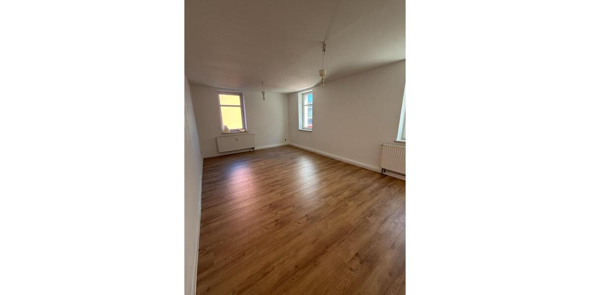 Hochparterre Stollberg (Erzgebirge) - 3 Zimmer, 75 m&sup2;, 450&euro; | Angebot:25256527