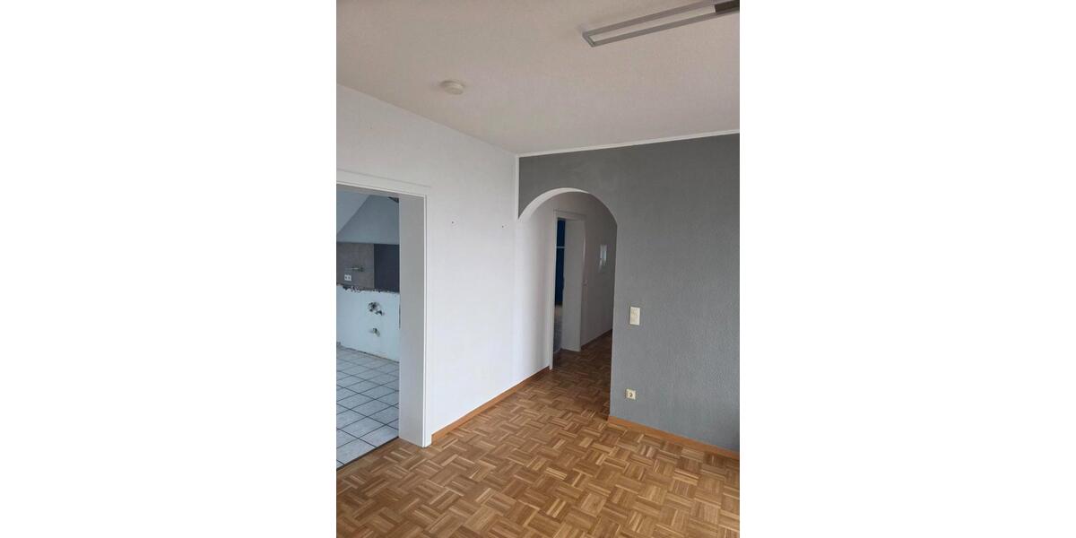 Dachgeschoßwohnung Mettlach - 3.5 Zimmer, 122 m&sup2;, 950&euro; | Angebot:24940943