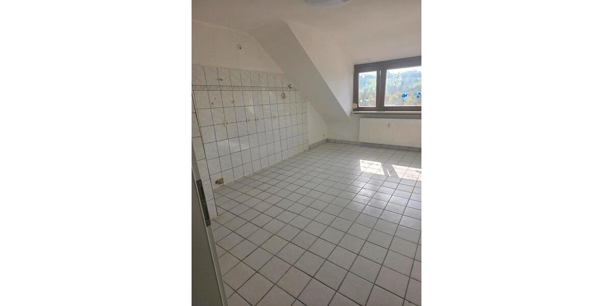 Dachgeschoßwohnung Saarbrücken West - 4 Zimmer, 105 m&sup2;, 800&euro; | Angebot:25869330