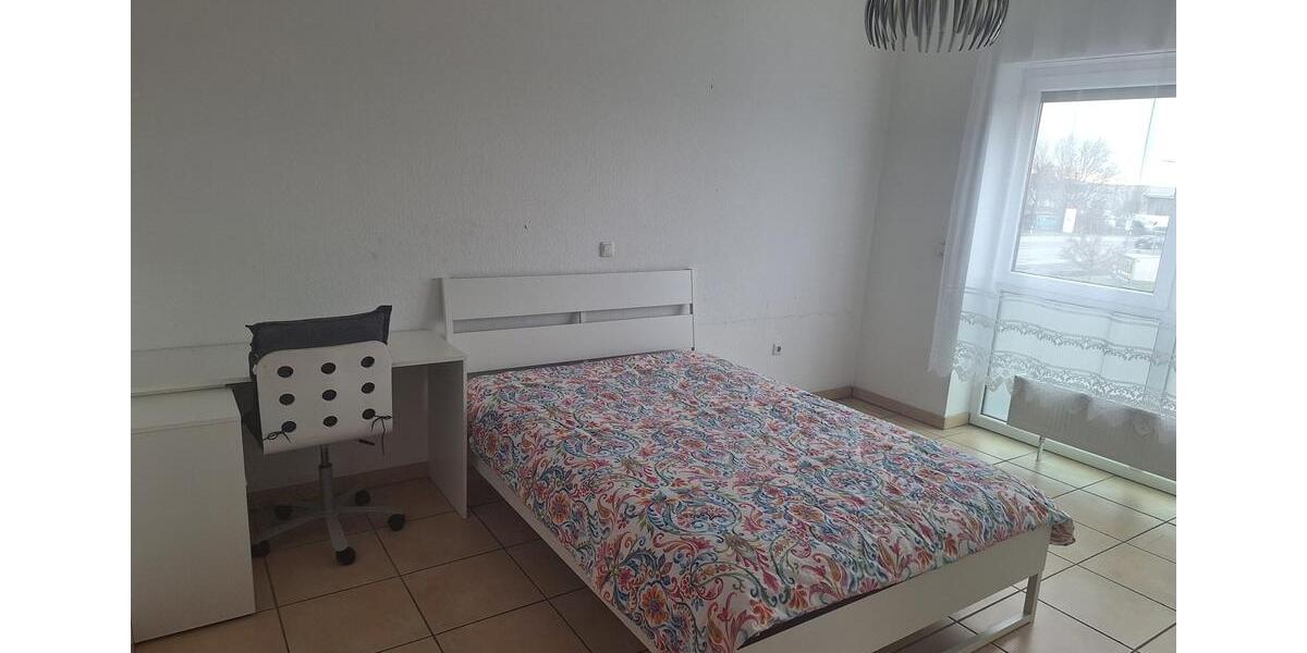 Möblierte WG ZIMMER in 4 Zimmerwohnung in Gießen 1 zimmer