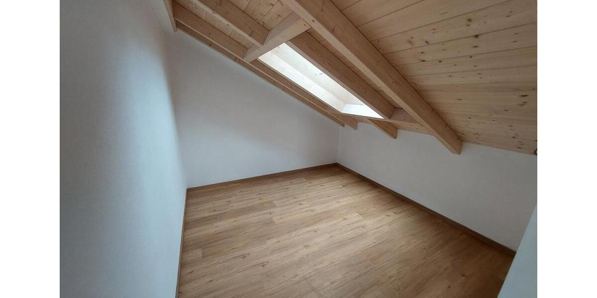 Dachgeschoßwohnung Eichendorf - 2 Zimmer, 98 m&sup2;, 840&euro; | Angebot:26661539