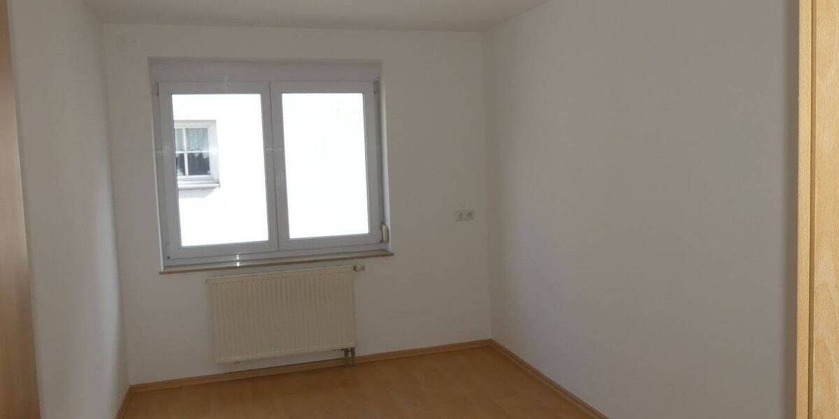 Etagenwohnung Mengen - 4 Zimmer, 100 m&sup2;, 850&euro; | Angebot:26797004