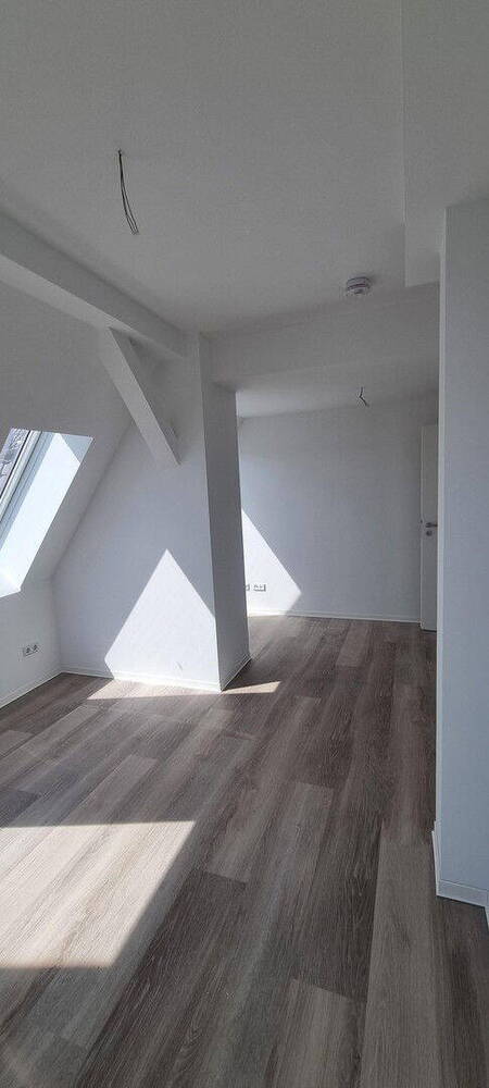 Schöne, helle 4-Zimmer-Wohnung mit Balkon in Magdeburg - 122 m²