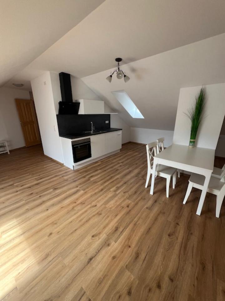 Möblierte DG Wohnung auf Zeit zu vermieten zimmer