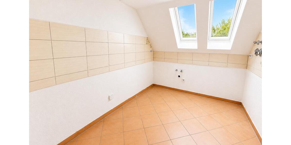 Dachgeschoßwohnung Merseburg - 4 Zimmer, 90 m&sup2;, 590&euro; | Angebot:26535293
