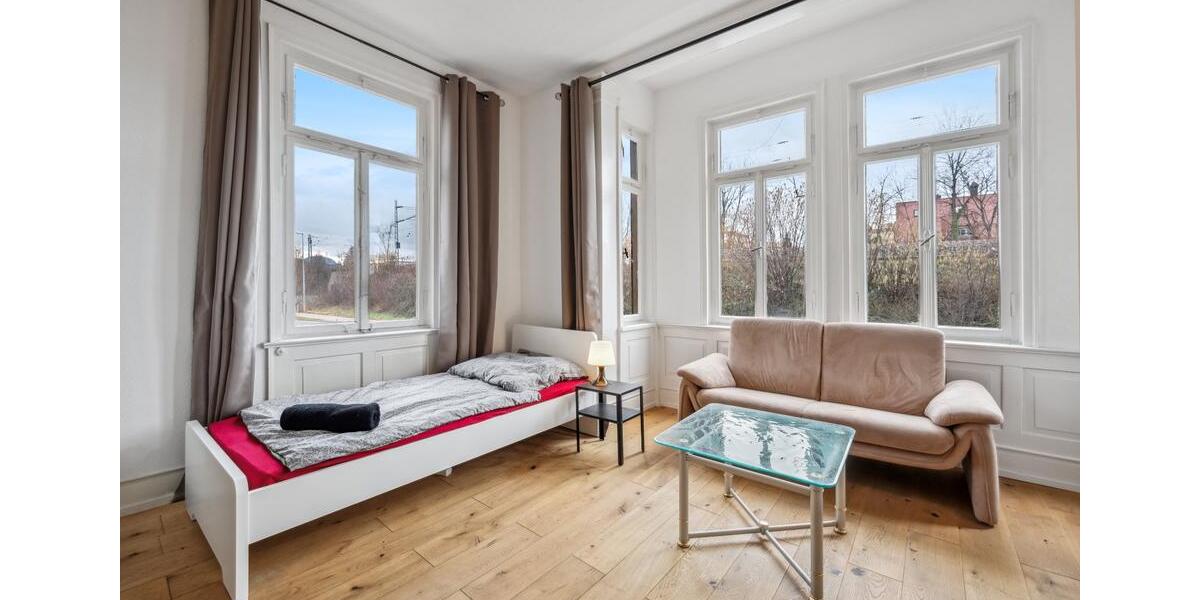 Wohnen auf Zeit Metzingen - 4 Zimmer, 140 m&sup2;, 140&euro; | Angebot:24841810