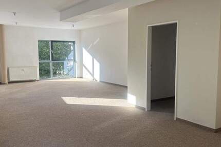 Viel Platz für Ihren Erfolg bietet dieses helle Einzelbüro mit separatem Archivraum! 2 zimmer