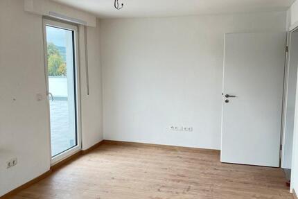 Erstbezug nach Kernsanierung - 3 Zimmerwohnung mit großer Terr zimmer