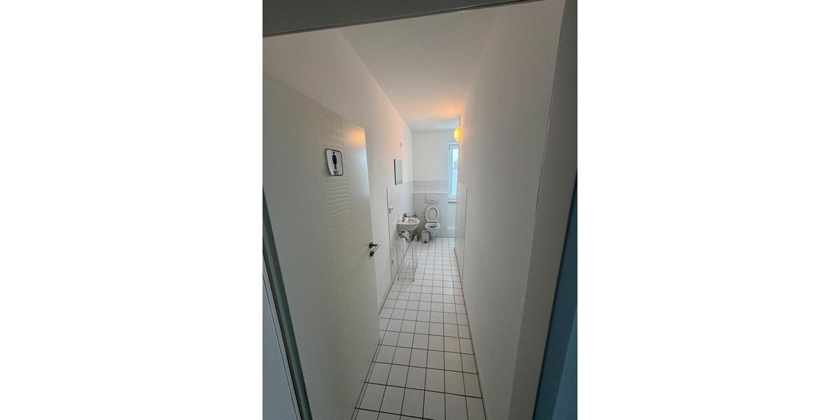 Helle Bürofläche mit Glasfront in Vierkirchen – Nähe S-Bahn zimmer