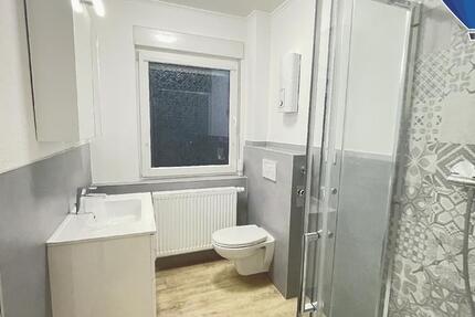 !! KOMPLETT RENOVIERT !! Attraktive 2-ZKB-Wohnung für Singles oder Paare...! 2 zimmer