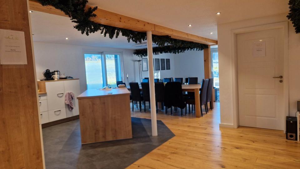 Erdgeschoßwohnung Hinterzarten - 6 Zimmer, 185 m&sup2;, 2.250&euro; | Angebot:26112343