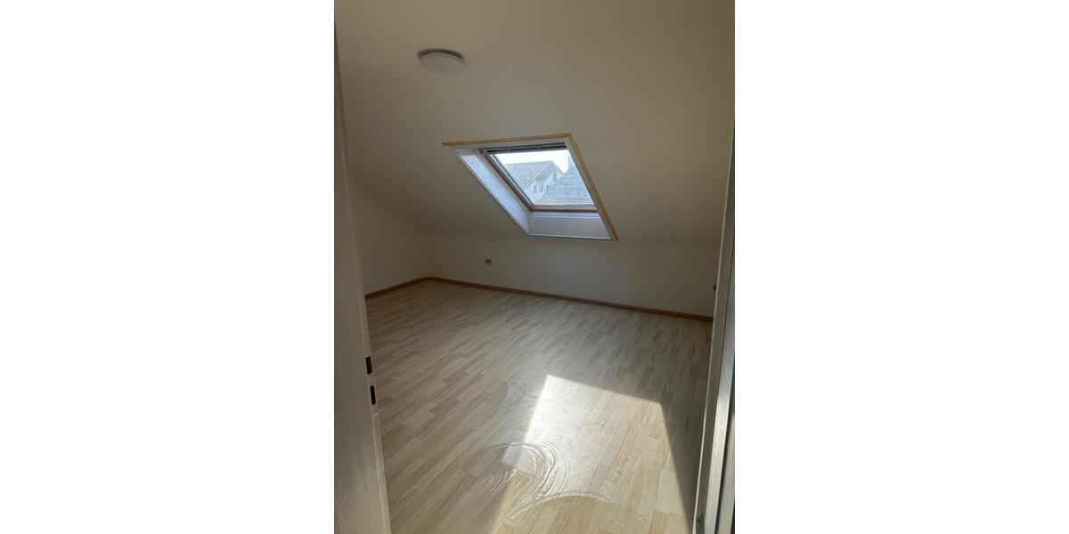 Dachgeschoßwohnung Gundelfingen - 3 Zimmer, 65 m&sup2;, 1.350&euro; | Angebot:25919095