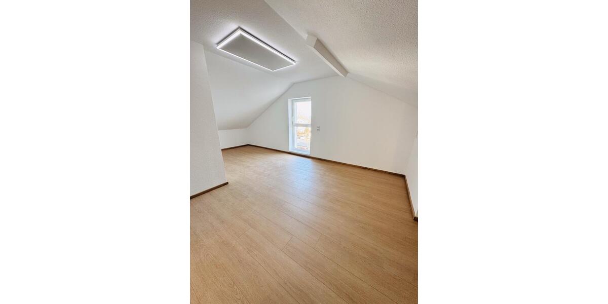 Dachgeschoßwohnung Rottweil - 3.5 Zimmer, 85 m&sup2;, 800&euro; | Angebot:25225429