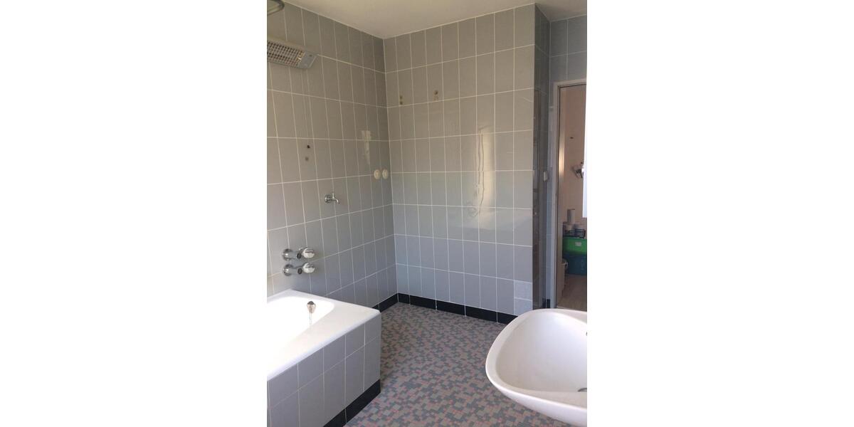 Zu vermieten: Helle 3-Zi-Wohnung 94m² Balkon, EBK – BK. ab 1.2.26 3 zimmer