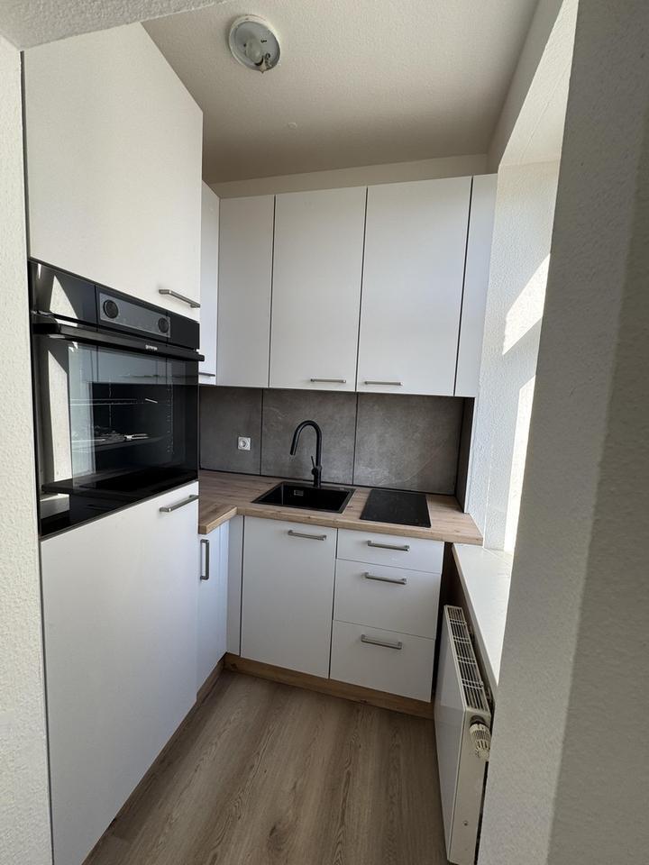 8min zu DHL - Einbauküche und Kernsaniert, 1-Raum-Wohnung am Schkeuditzer Markt zimmer