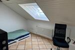 Zentral gelegene Wohnung mit 15 m² im vierten Stock zimmer