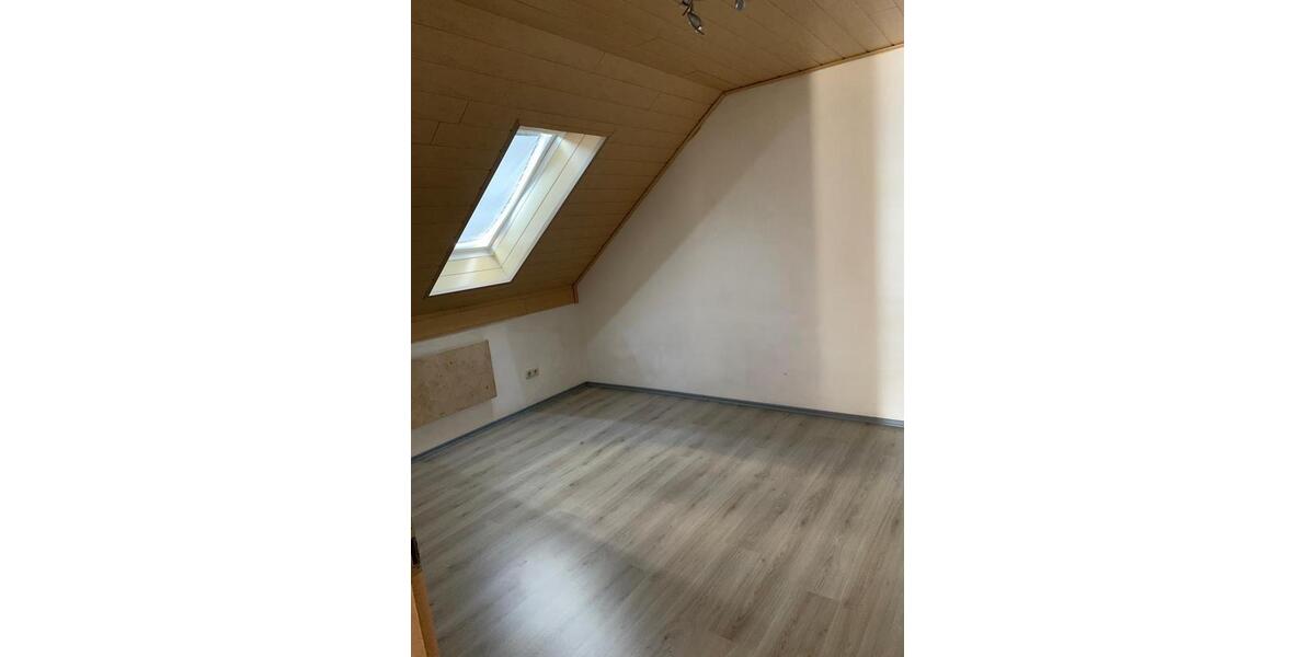 Etagenwohnung Döhlau - 4 Zimmer, 100 m&sup2;, 788&euro; | Angebot:26269088