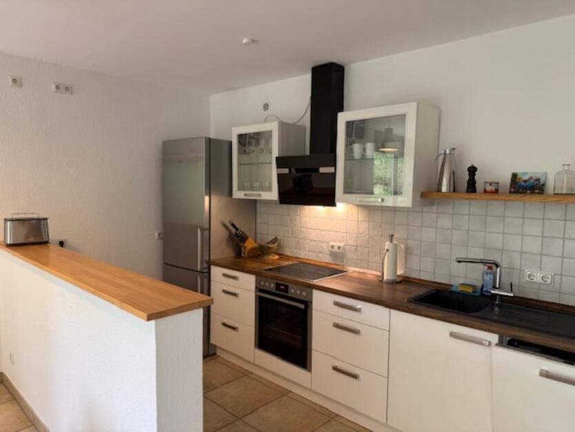 2,5-Zimmer-Wohnung mit Terrasse & kleinem Garten in Rheinnähe zimmer
