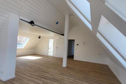 Schöne Penthouse-Wohnung mit großer Terrasse in der Innenstadt von Aalen zu vermieten 2.5 zimmer