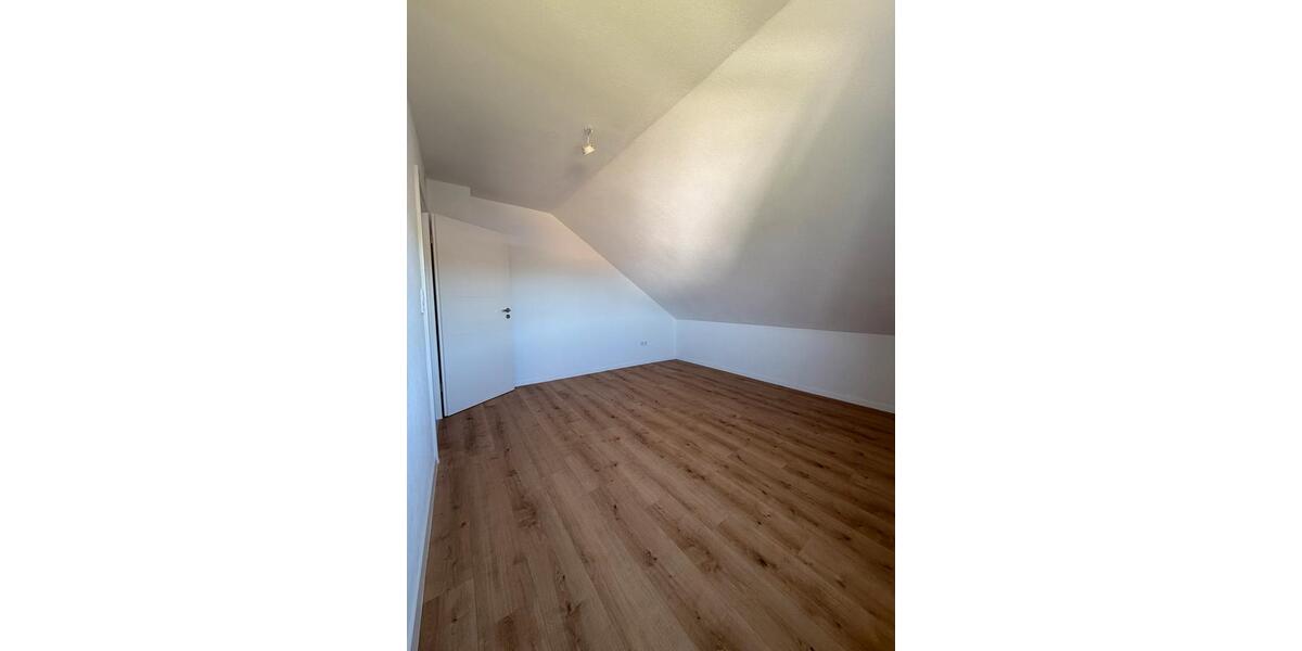Dachgeschoßwohnung Großalmerode - 4 Zimmer, 108 m&sup2;, 650&euro; | Angebot:26183010