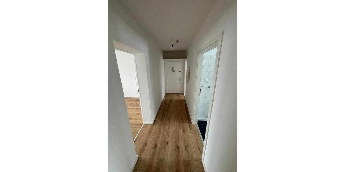 **Gemütlich und frisch RENOVIERT**4-Zimmerwohnung mit Balkon** 4 zimmer