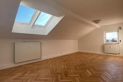 Wohnung 2. Stock (Dachgeschoss) 69qm - renoviert in 2025 4 zimmer