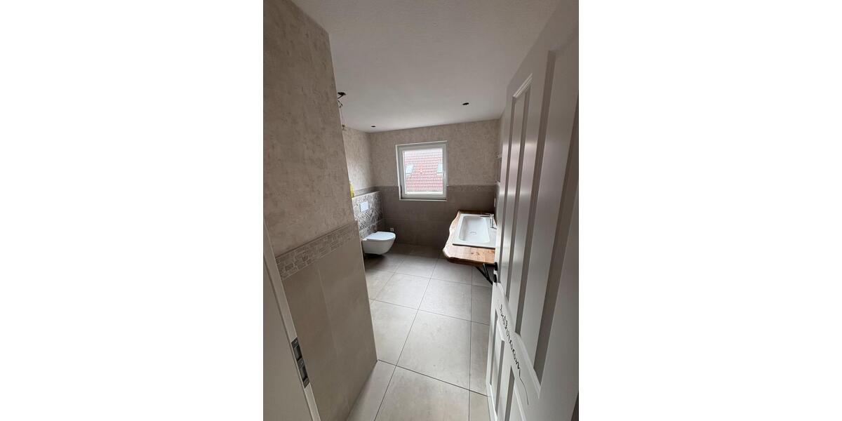 Dachgeschoßwohnung Hage - 3 Zimmer, 80 m&sup2;, 1.100&euro; | Angebot:25161225