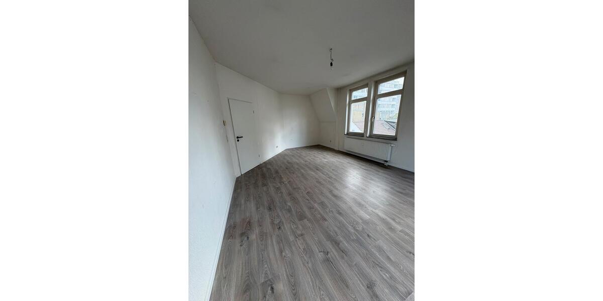 Dachgeschoßwohnung Delmenhorst Düsternort - 4 Zimmer, 121 m&sup2;, 1.000&euro; | Angebot:26603464