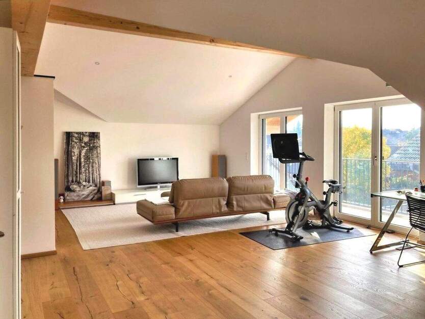 Großzügige Dachgeschosswohnung mit Bergblick 4 zimmer