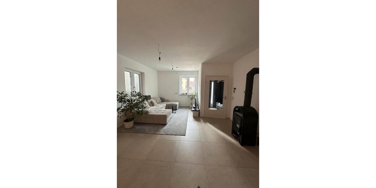 Erdgeschoßwohnung Elsendorf - 3 Zimmer, 79 m&sup2;, 1.000&euro; | Angebot:26021025