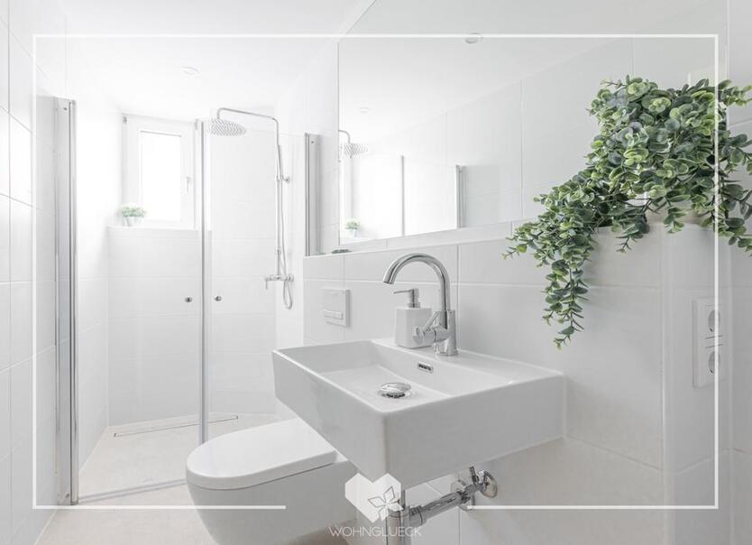ERSTBEZUG NACH RENOVIERUNG: MODERNE 2-Zimmer-Wohnung IN AUGSBURG