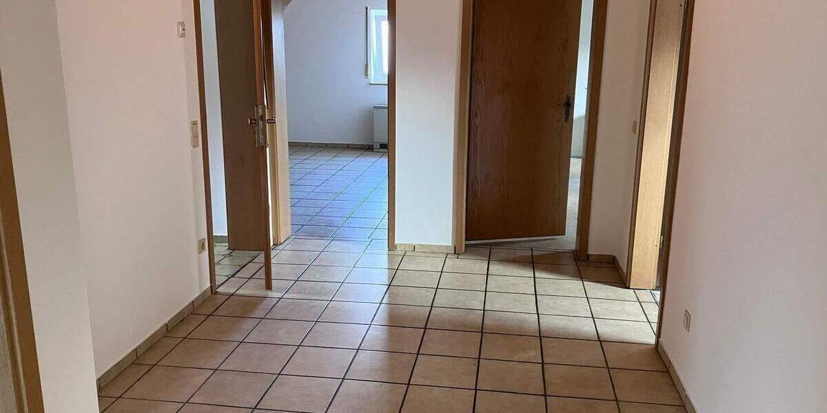 Renovierte 3-Zi.-DGW mit Gartenanteil - 91056 Erlangen-Hüttendorf 3 zimmer