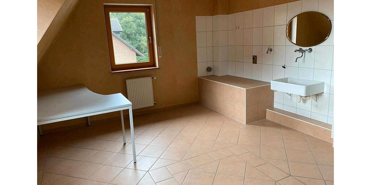 Dachgeschoßwohnung Friesoythe - 5 Zimmer, 160 m&sup2;, 1.450&euro; | Angebot:26499206