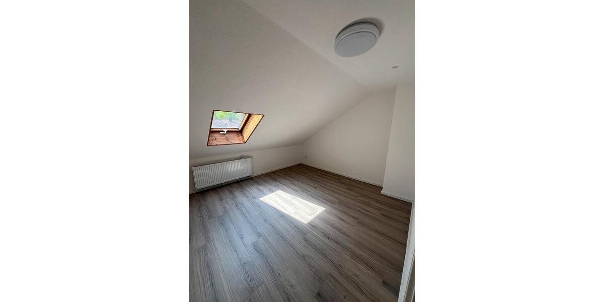 Dachgeschoßwohnung Stuttgart Zuffenhausen - 3 Zimmer, 67 m&sup2;, 1.200&euro; | Angebot:26640273
